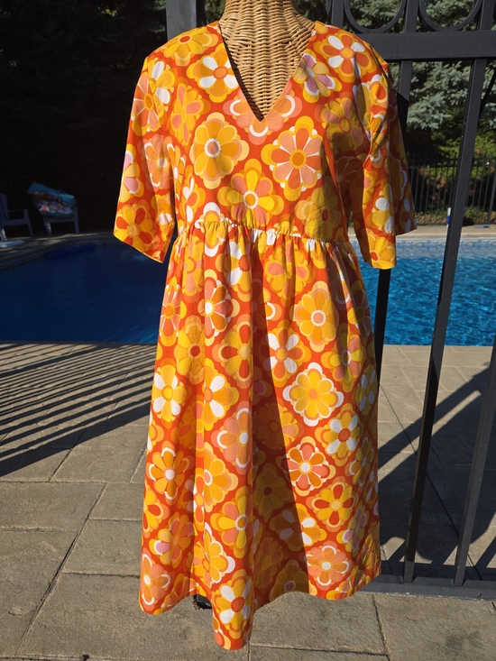 Lesley Evers Dresses & Skirts - Retro Lesley Evers Floral Orange V-Neck Midi Dress